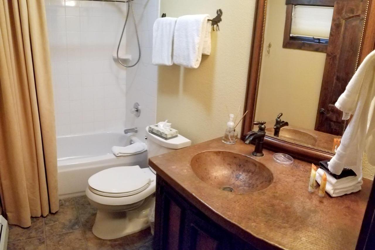 Pinecreek #E - 3 Bedroom - Pool And Hot Tub Access - Close To Town - Shuttle To Slopes Breckenridge Exterior photo